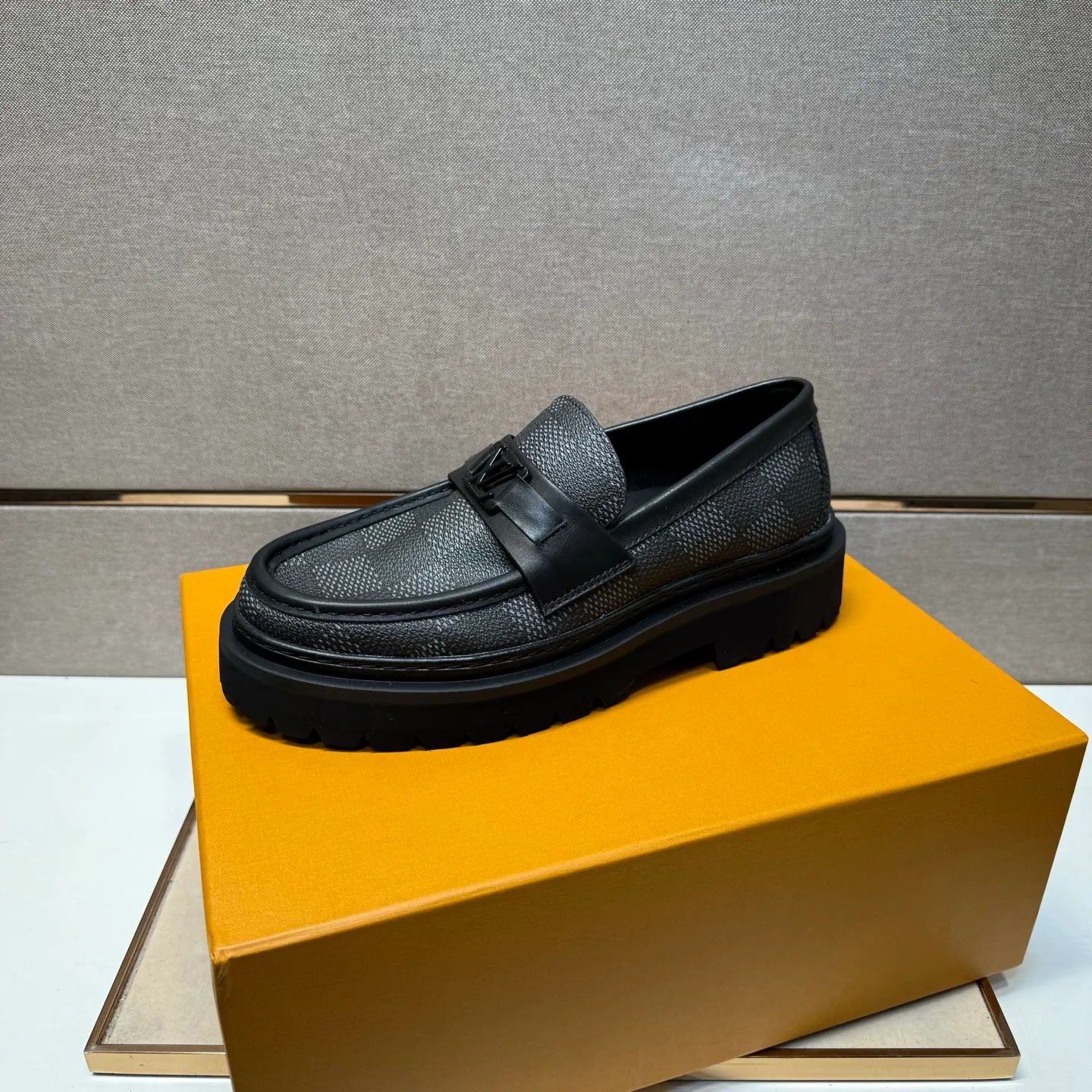 Men's men's shoes 💰pp620【Lv～】Men's casual leather shoes 2025z cabinet sales simultaneously 🔶Size: 39-44 #️⃣ 🔷3 colors🔜The upper is made of cowhide stitching ➕Cowhide lining, comfortable and breathable, sole: original comfortable and wear-resistant outsole, ⚠️real thing📱photographed🎬real thing is better📢📢📢